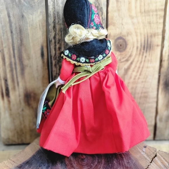 Sweden little women collectible‎ doll - Picture 3 of 5